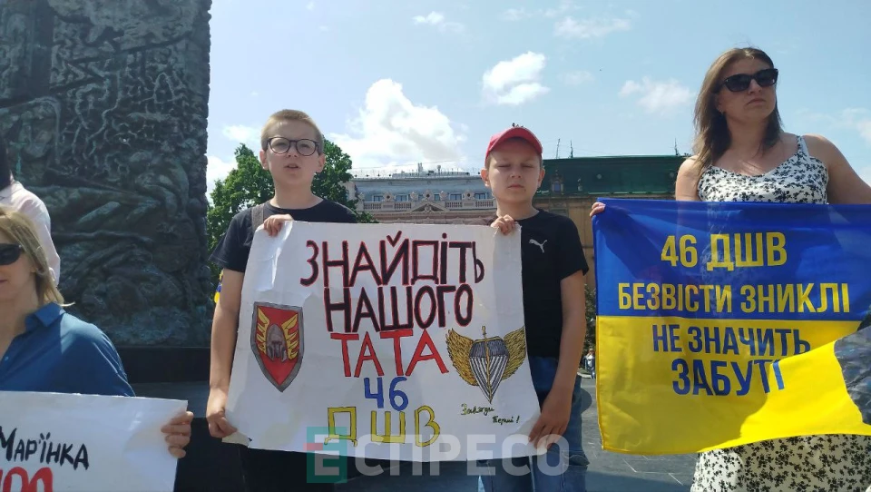 Полон вбиває, як і байдужість: у Львові рідні полонених азовців провели акцію-нагадування