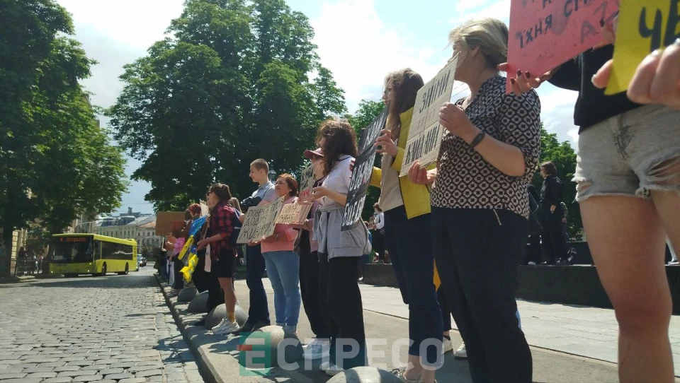Полон вбиває, як і байдужість: у Львові рідні полонених азовців провели акцію-нагадування