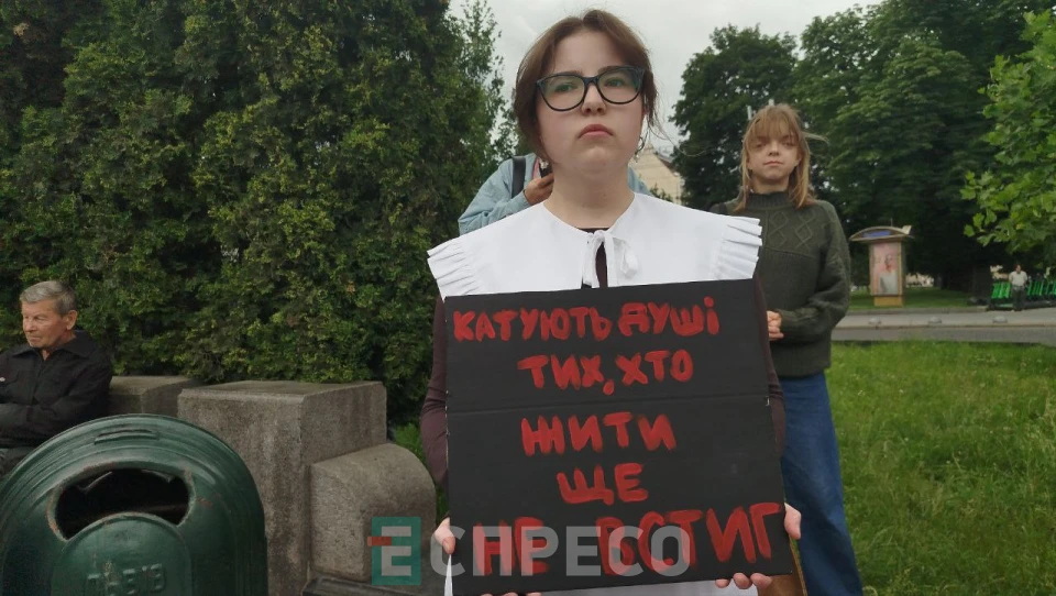 Полон вбиває, як і байдужість: у Львові рідні полонених азовців провели акцію-нагадування