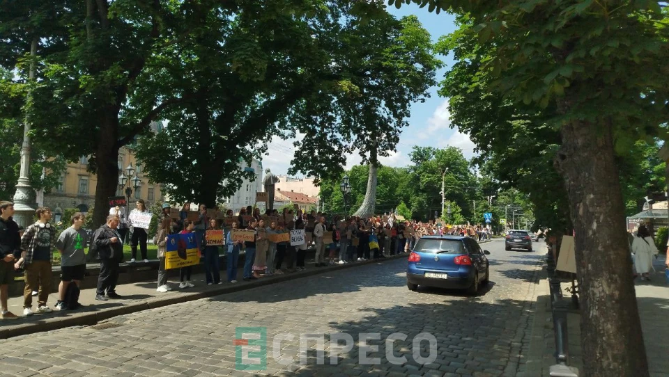 Полон вбиває, як і байдужість: у Львові рідні полонених азовців провели акцію-нагадування