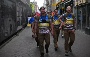 Нідерландські та українські ветерани йдуть пішки з Гааги в Київ Нідерландські та українські ветерани йдуть пішки з Гааги в Київ