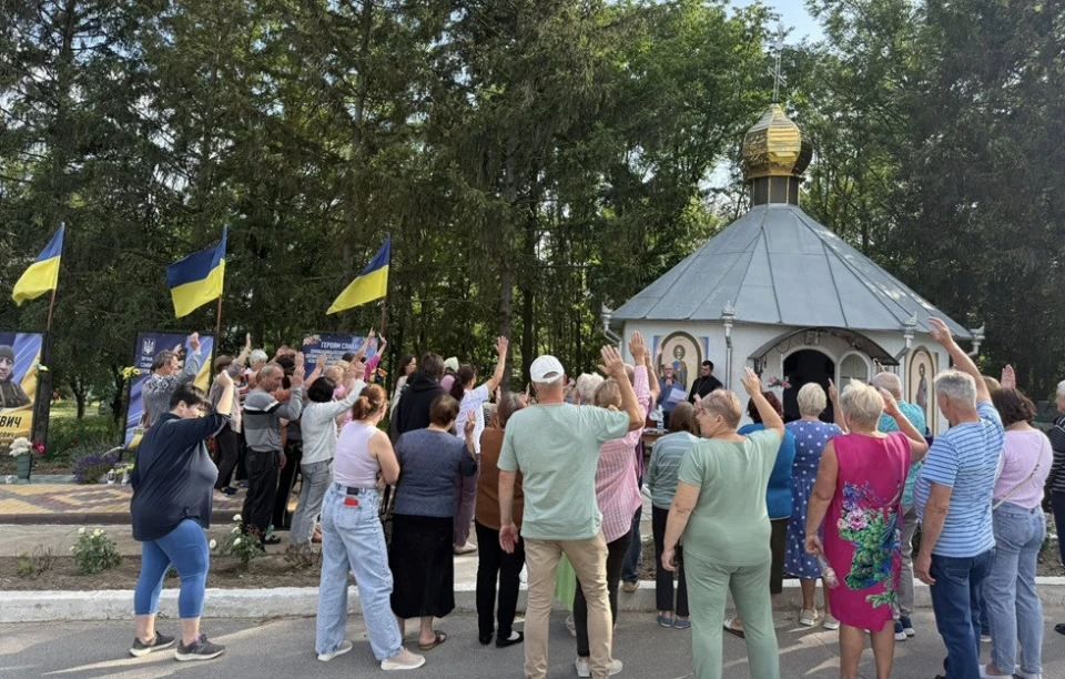 Релігійна громада села Ожеве на Букковині голосує за перехід до ПЦУ