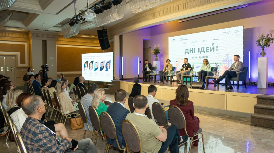 Панельна дискусія "Жити з ШІ: як штучний інтелект змінює нас і наші світи"