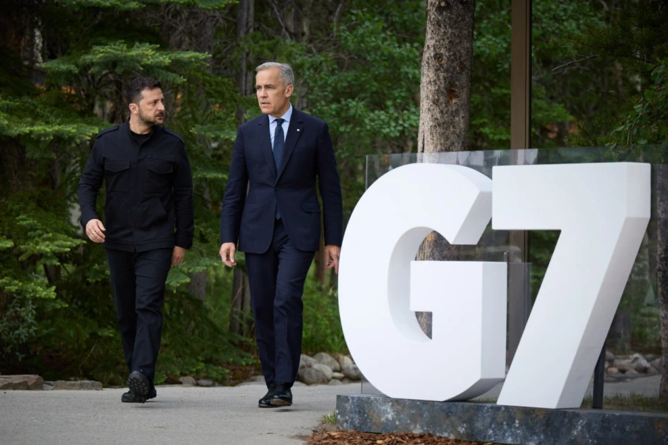 Володимир Зеленський і Марк Карні на саміті G7 у Канаді
