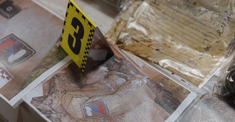 журналістам показали як росія знущається з пам’яті полеглих