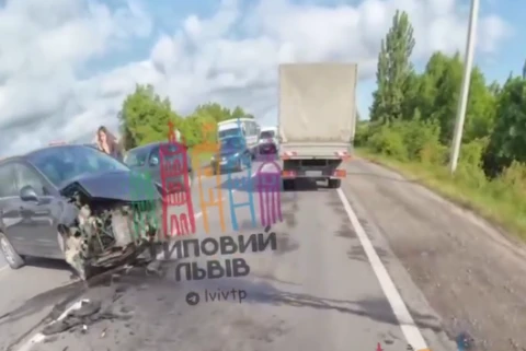 На трасі Львів – Івано-Франківськ біля Давидова масова ДТП із постраждалими