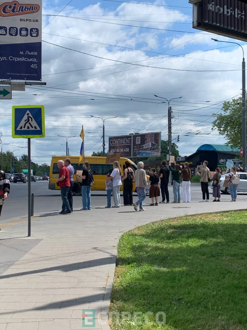 У Львові відбувається акція на підтримку військовополонених "Не мовчи! Полон вбиває!"