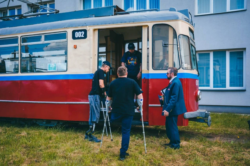 ветерани у Львові проїхали інклюзивним маршрутом "Дошвейцарський період"
