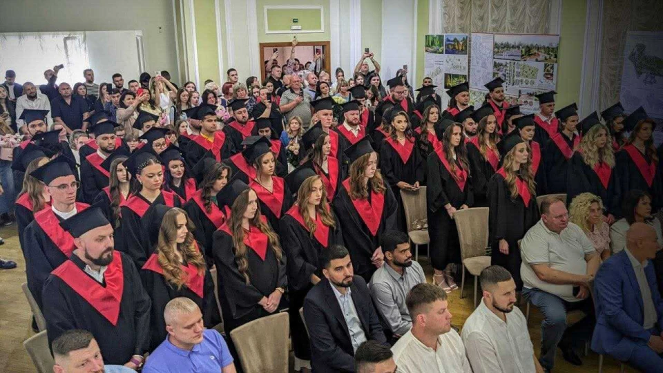 випукники Луганського медуніверситету