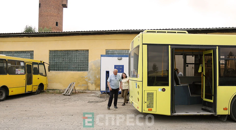 майбутні водійки автобусів на екскурсії в АТП-1 у Львові