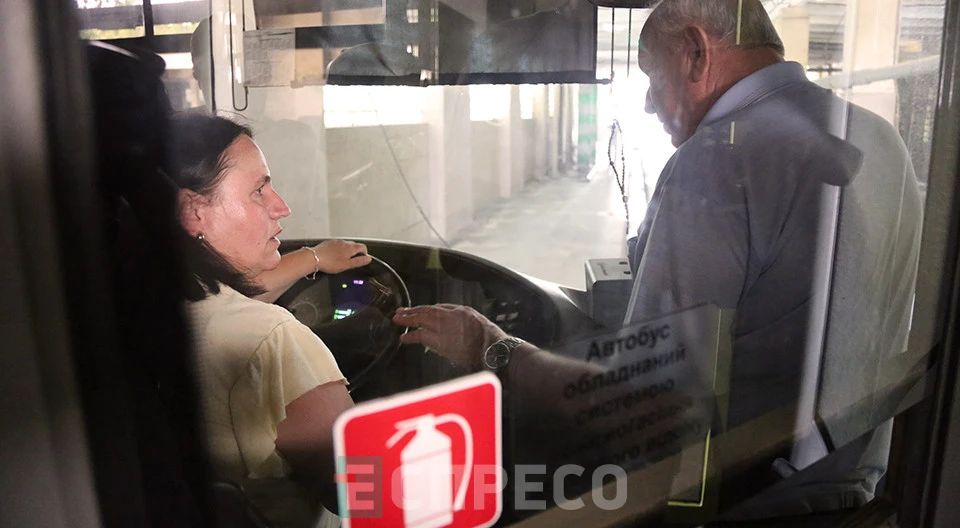 майбутні водійки автобусів на екскурсії в АТП-1 у Львові