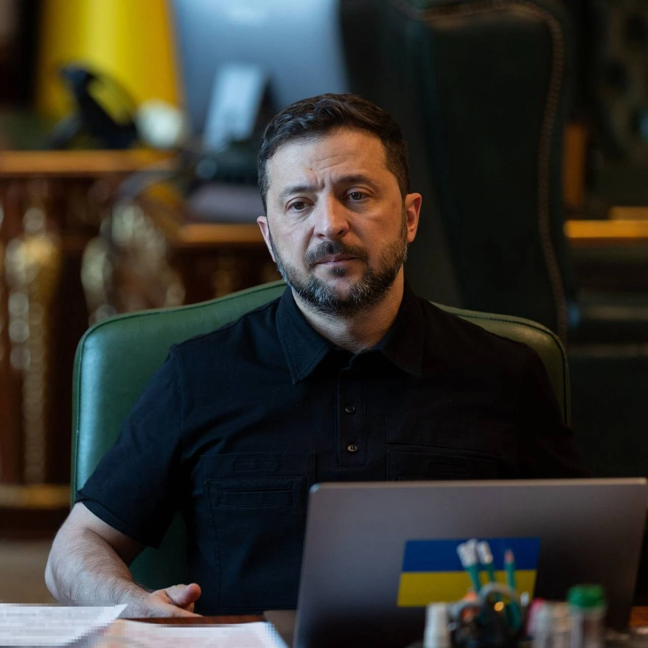 на фото президент Володимир Зеленський на фото президент Володимир Зеленський