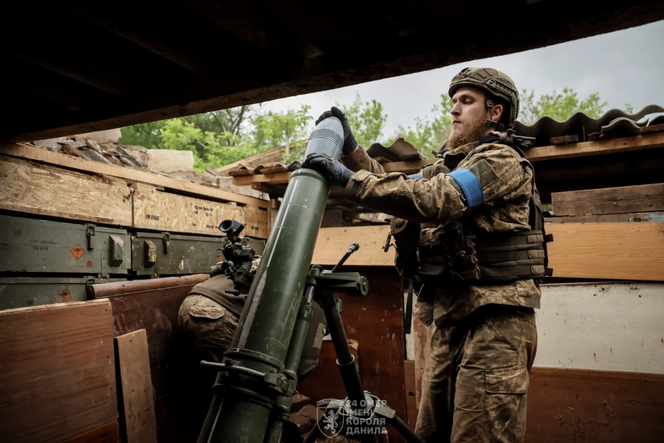 Воїни 24-ї ОМБр показали, як мінометом зупиняють російську піхоту в Часовому Яру