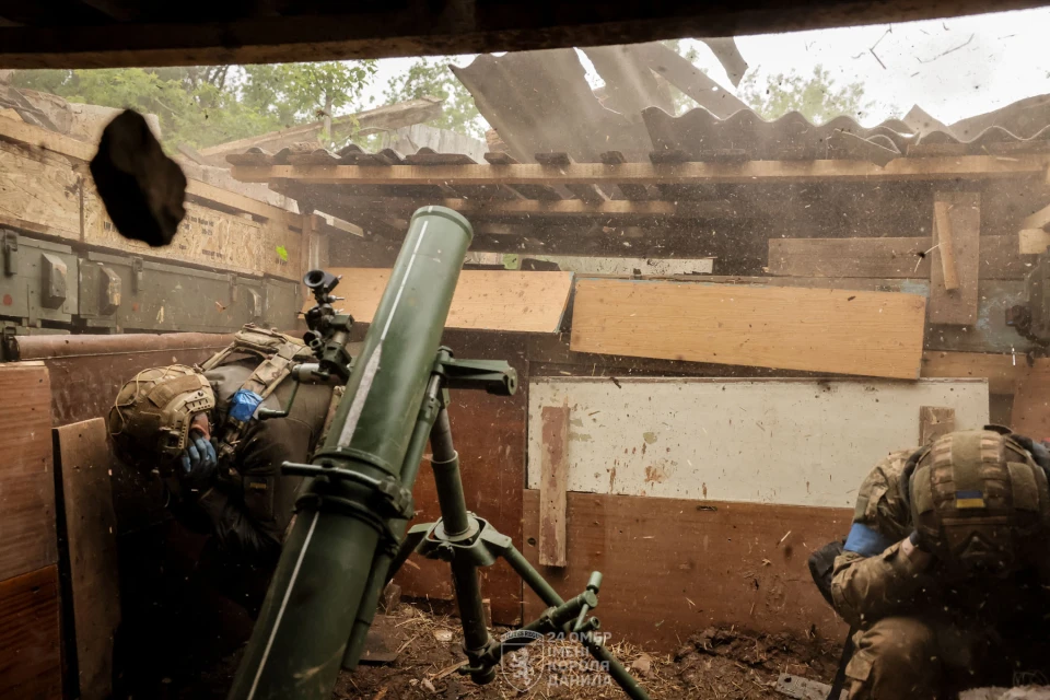 Воїни 24-ї ОМБр показали, як мінометом зупиняють російську піхоту в Часовому Яру