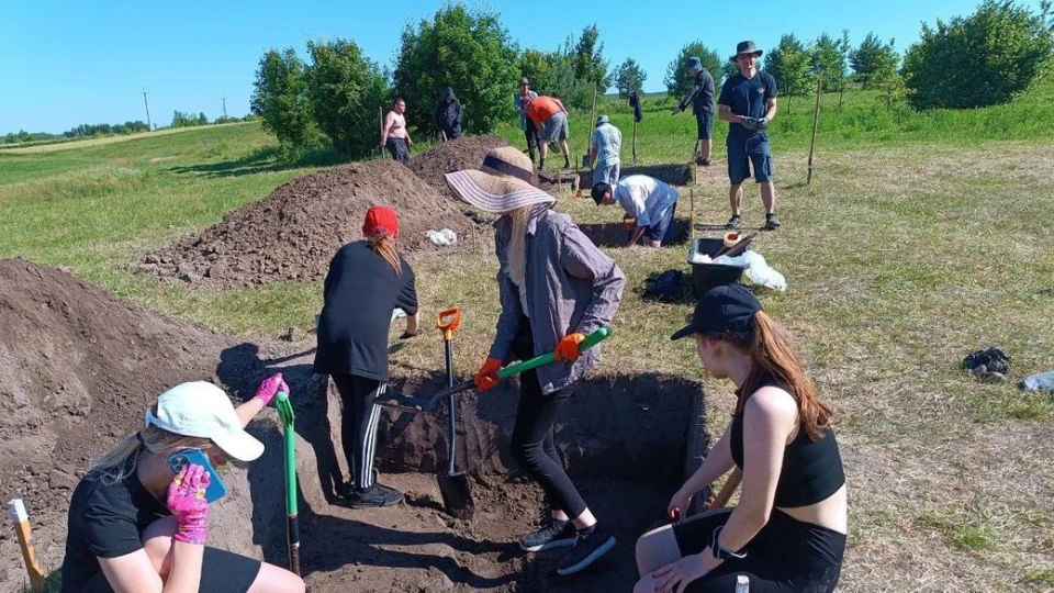 Студенти-археологи знайшли 19 людських скелетів під час експедиції на Рівненщині