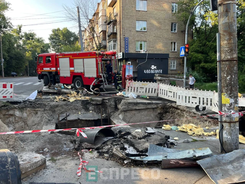 Наслідки атаки росіян у Шевченківському районі Києва