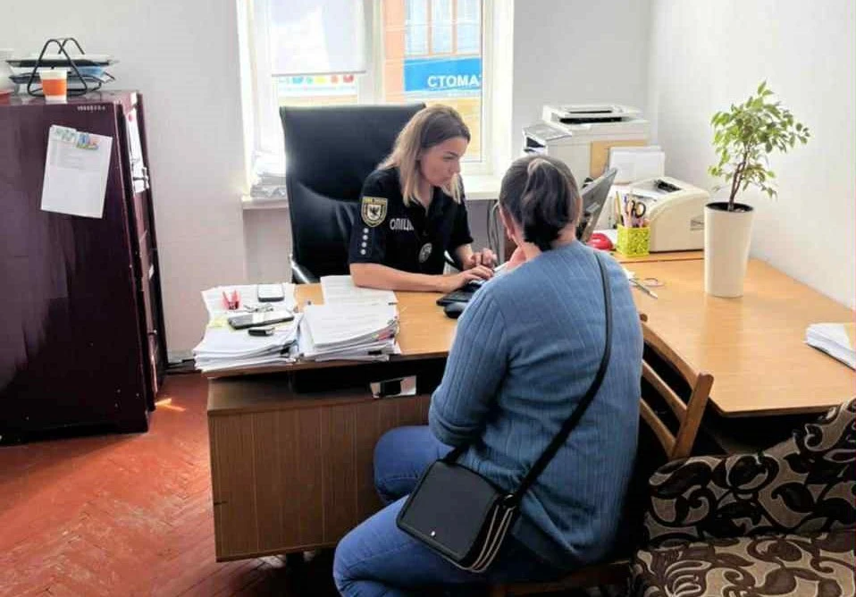 Обіцяла вийти заміж: прикарпатка видурила у військових близько пів мільйона гривень