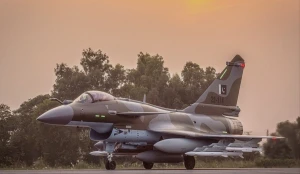 Літак ПС Пакистану J-10 з китайськими ракетами PL-15E Літак ПС Пакистану J-10 з китайськими ракетами PL-15E