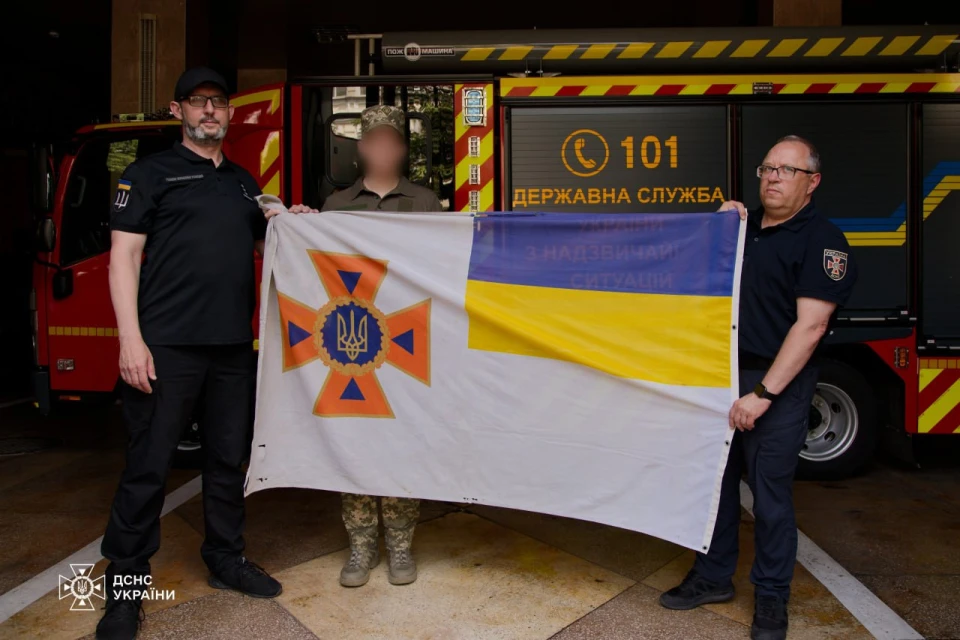 Рятувальникам передали прапор ДСНС