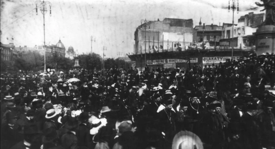 Будинок книги у Львові, хмарочос Шпрехера, площа Міцкевича, 8