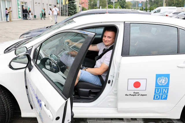 У Львові четверо військових, які зазнали важких поранень на фронті, отримали водійські посвідчення