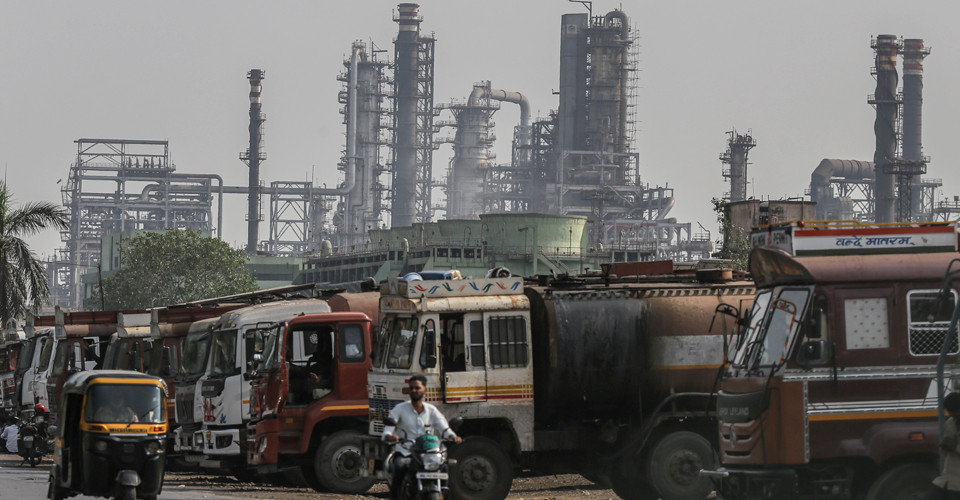 Індія вперше за 7 років проплатила за іранську нафту