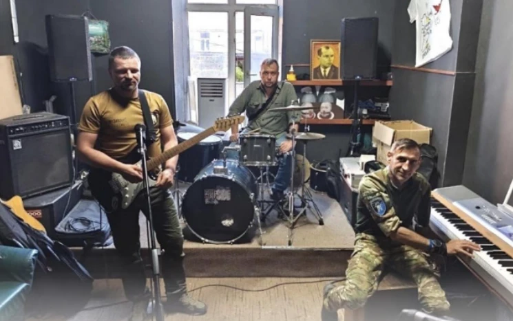 У Тернополі п'ятеро ветеранів створили музичний гурт