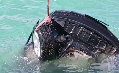 На Ясниському кар'єрі біля Львова пішов під воду BMW з людьми: один пасажир загинув
