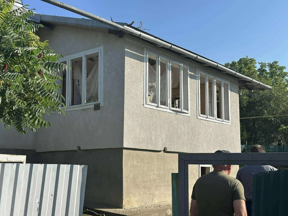 Наслідки російської атаки в одному з сіл Івано-Франківської громади