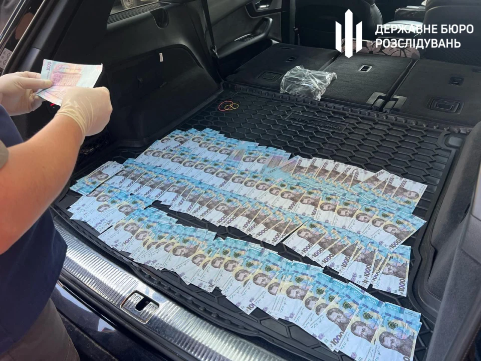 На хабарі у 200 тис. грн затримали головного держінспектора податкової Хмельниччини