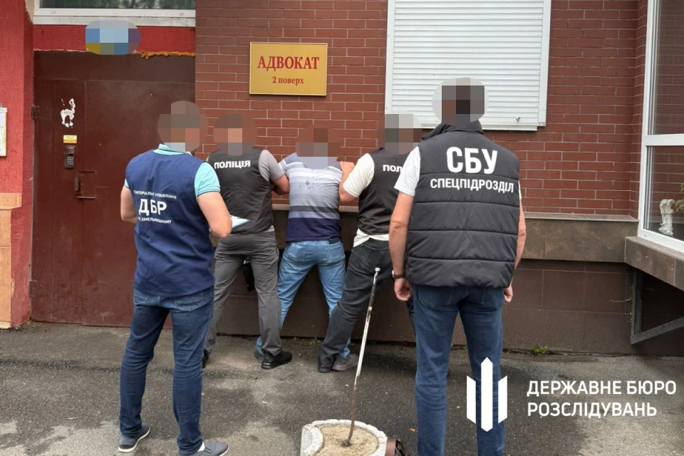 На хабарі у 200 тис. грн затримали головного держінспектора податкової Хмельниччини