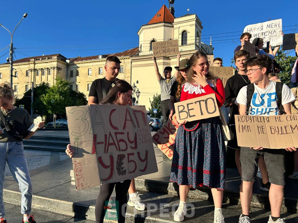 акція протесту біля памʼятника Шевченка у Львові