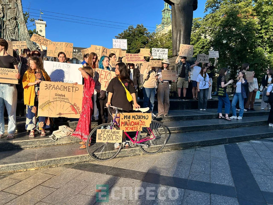 акція протесту біля памʼятника Шевченка у Львові