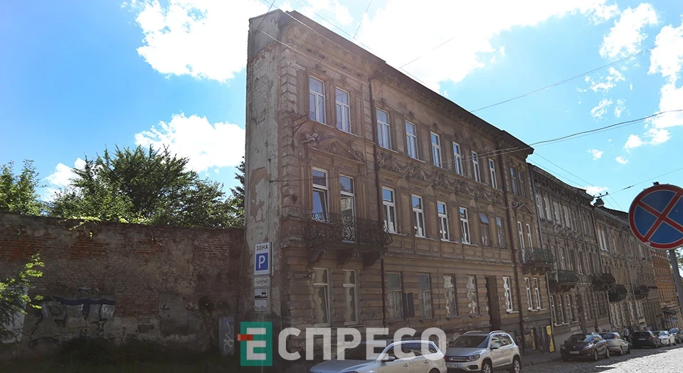 пласкі будинки Львова, вул. Лисенка, 10