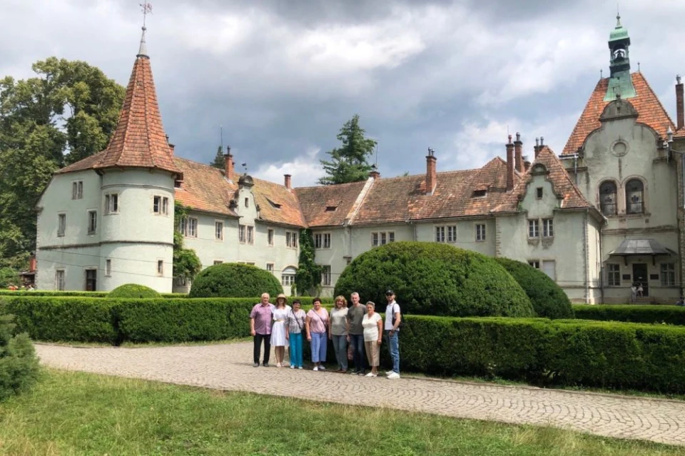 Старовинні замки, музеї та термали: найкращі двірники Львова відпочивали на Закарпатті