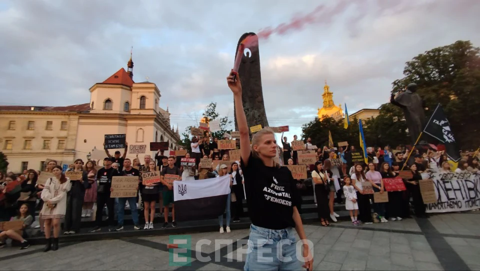 У Львові поіменно згадали військовополонених – жертв теракту РФ в Оленівці