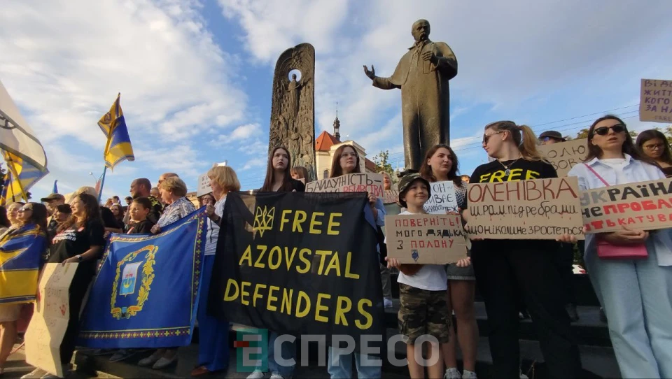 У Львові поіменно згадали військовополонених – жертв теракту РФ в Оленівці