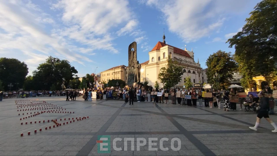 У Львові поіменно згадали військовополонених – жертв теракту РФ в Оленівці