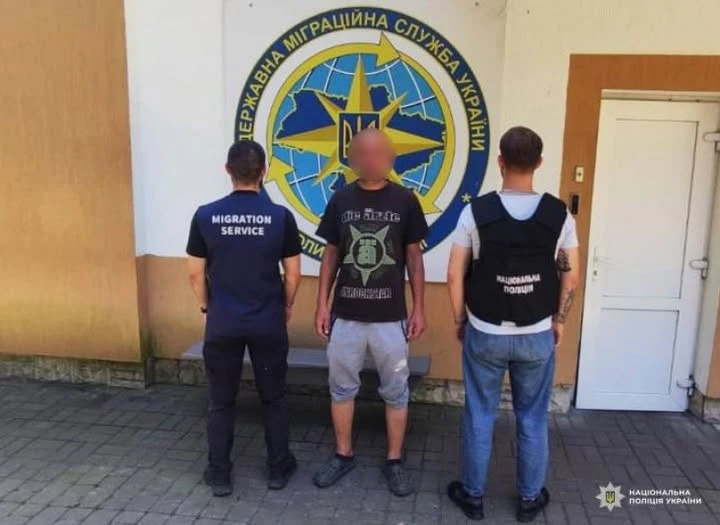 Приїхав у справах, зустрів кохану й залишився: з Рівненщини видворили росіянина
