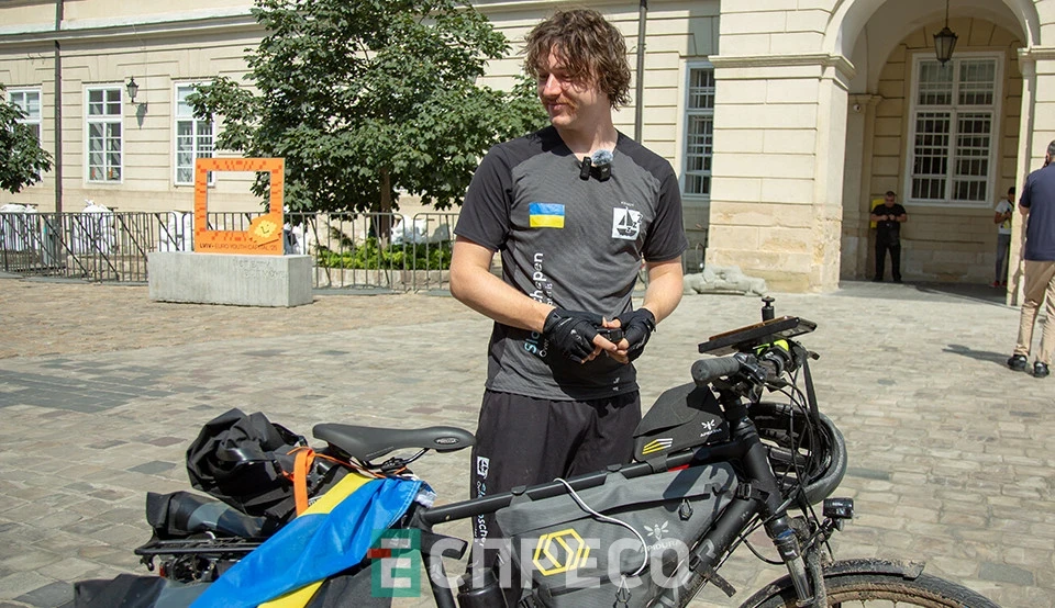 зустріч веломандрівника із Нідерландів Ліана Віссера у Львові