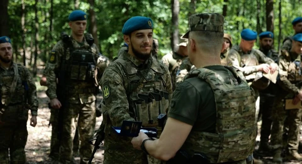 Зупинив наступ ворожої колони на Курщині: прикарпатець Володимир Навізовський отримав "Золотий Хрест" від Сирського