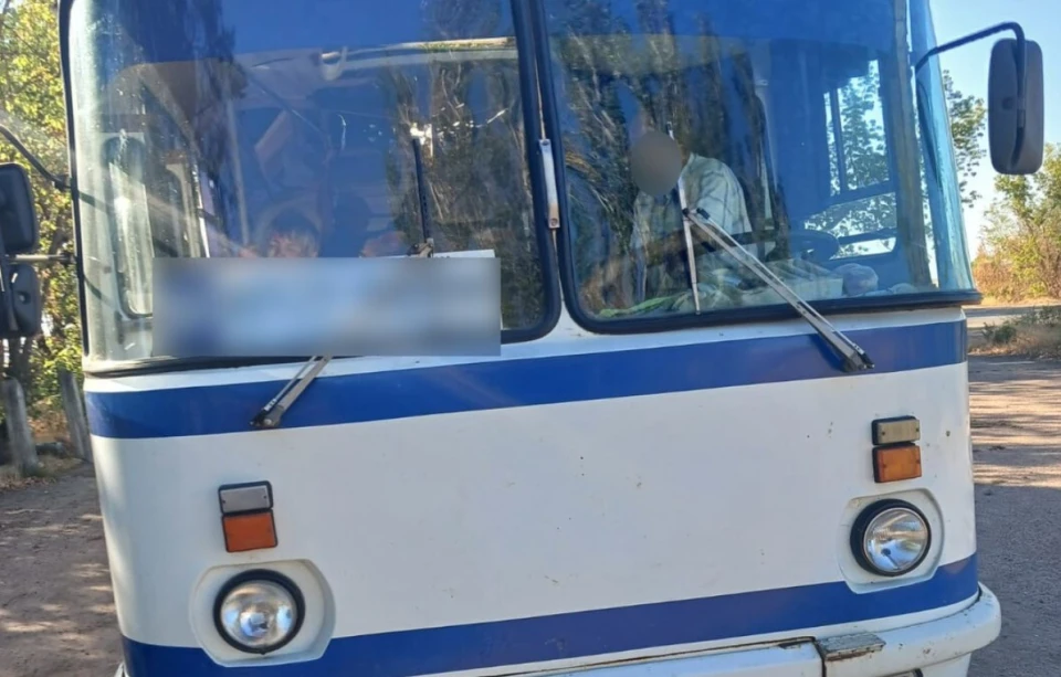 Автобус ЛАЗ в Інженерному, по якому двічі вдарила армія РФ