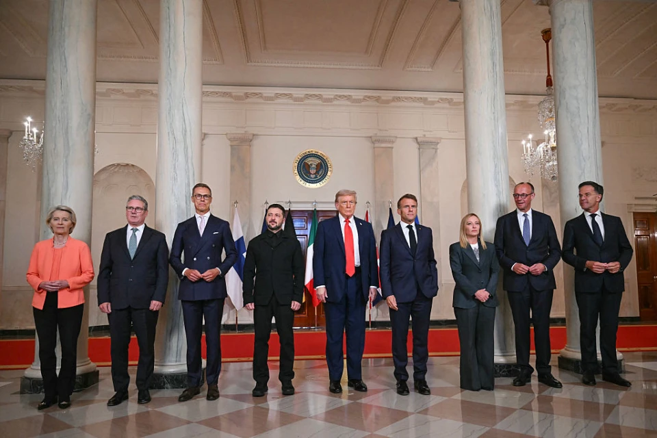 Володимир Зеленський та Дональд Трамп у Білому домі з європейськими лідерами та генсеком НАТО Марком Рютте