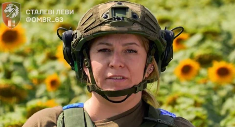 військові читають вірш до Дня Незалежності