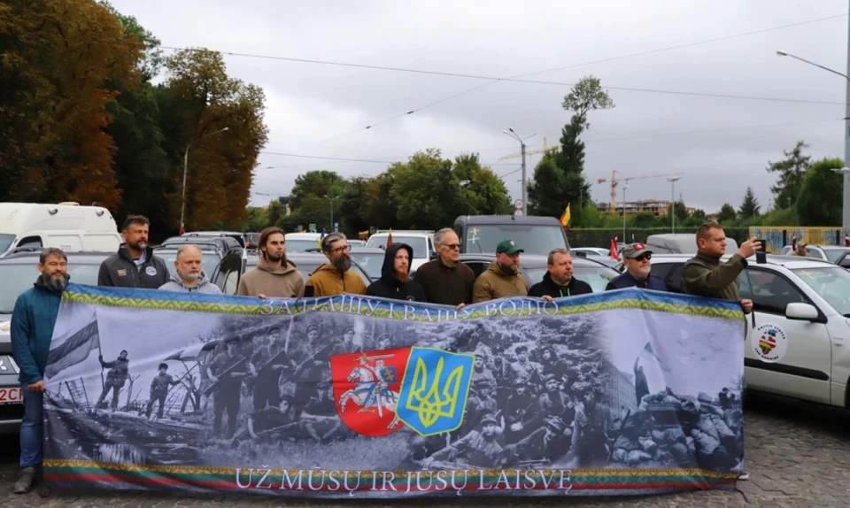 автівки від волонтерів з країн Балтії на Львівщині автівки від волонтерів з країн Балтії на Львівщині