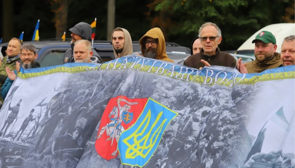 автівки від волонтерів з країн Балтії на Львівщині автівки від волонтерів з країн Балтії на Львівщині