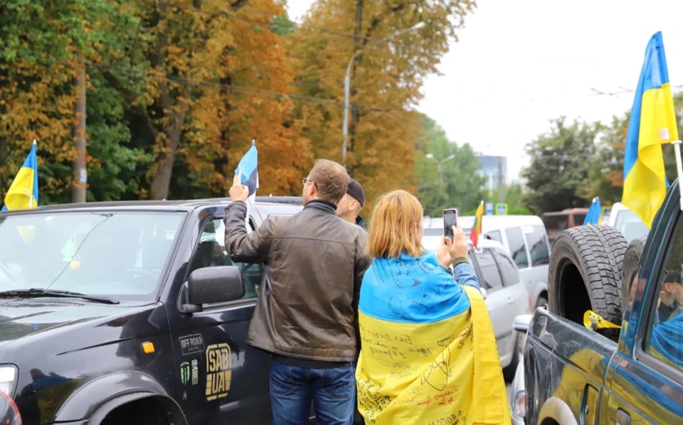 автівки від волонтерів з країн Балтії на Львівщині