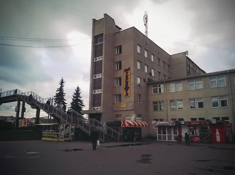 Укрпошта біля вокзалу у Рівному