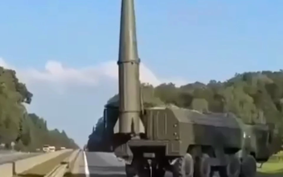 Один з ОТРК "Іскандер" на трасі у Калінінградській області РФ (13.09.205)
