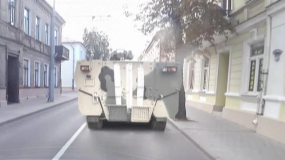 У білоруському Гродно помітили російський БТР з новим тактичним знаком